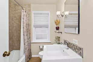 2761 Lincolnwood Dr, Evanston, IL 60201 - Photo 23