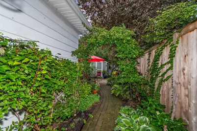 2761 Lincolnwood Drive, Evanston, IL 60201 - Photo 33