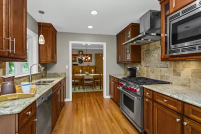 2761 Lincolnwood Drive, Evanston, IL 60201 - Photo 13