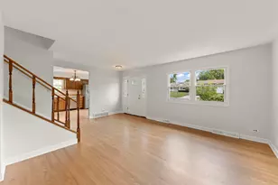 1302 Coolidge Ave, Wheaton, IL 60189 - Photo 3