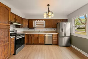1302 Coolidge Ave, Wheaton, IL 60189 - Photo 9