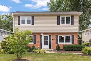 1302 Coolidge Ave, Wheaton, IL 60189 - Photo 1
