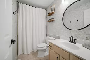 160 Monarch Dr, Streamwood, IL 60107 - Photo 17