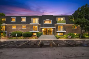 3850 S Parkway Dr, Northbrook, IL 60062 - Photo 1