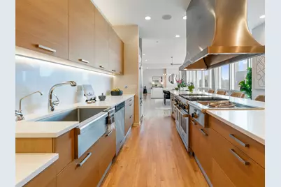 500 W Superior Street #2401, Chicago, IL 60654 - Photo 21