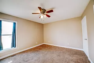 503 W Park Ave, Watseka, IL 60970 - Photo 15