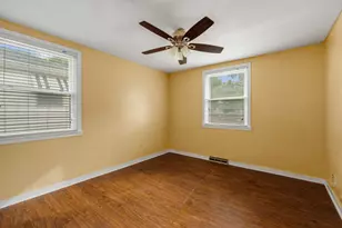 939 N Sleight St, Naperville, IL 60563 - Photo 9
