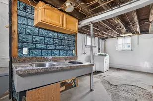 1205 W Taylor St, Bloomington, IL 61701 - Photo 17