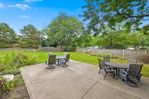 9 Dartford Ln, Schaumburg, IL 60194 - Photo 37