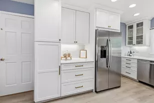9 Dartford Ln, Schaumburg, IL 60194 - Photo 5