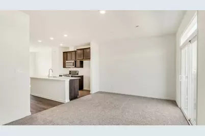 2040 Yellowstone Boulevard, Mundelein, IL 60060 - Photo 13
