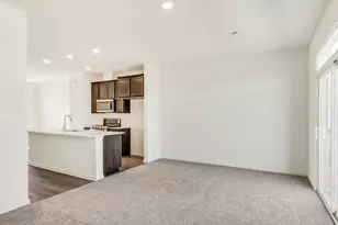 2040 Yellowstone Blvd, Mundelein, IL 60060 - Photo 13