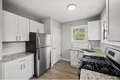 311 Locust Street, Elgin, IL 60123 - Photo 7