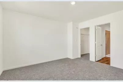 2042 Yellowstone Boulevard, Mundelein, IL 60060 - Photo 11