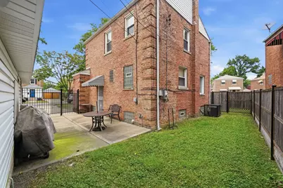 7559 S Hoyne Avenue, Chicago, IL 60620 - Photo 19