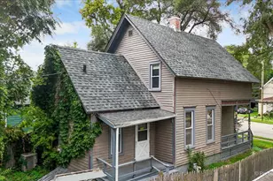 679 Villa St, Elgin, IL 60120 - Photo 3