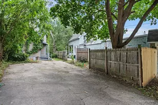 679 Villa St, Elgin, IL 60120 - Photo 5