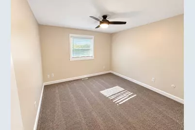 607 Kingston Boulevard, McHenry, IL 60050 - Photo 11
