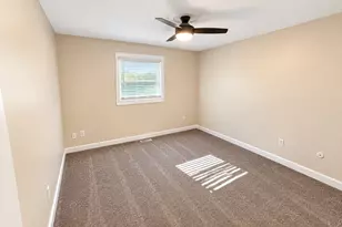 607 Kingston Blvd, McHenry, IL 60050 - Photo 11