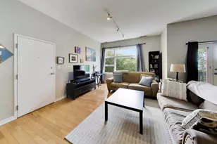 3735 N Wolcott Ave, Chicago, IL 60613 - Photo 3