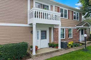 80 Maplewood Dr, Vernon Hills, IL 60061 - Photo 1