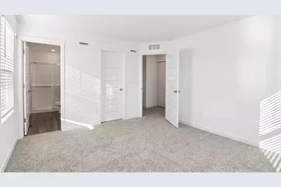 2038 Yellowstone Boulevard, Mundelein, IL 60060 - Photo 15