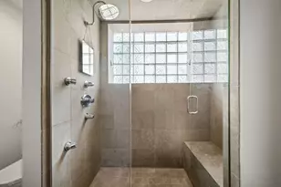 679 N Peoria St, Chicago, IL 60642 - Photo 13