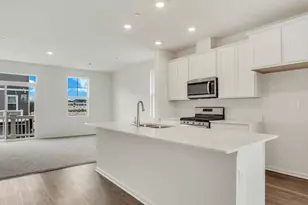 2036 Yellowstone Blvd, Mundelein, IL 60060 - Photo 5
