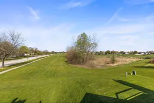 402 Gloria Ln, Oswego, IL 60543 - Photo 29