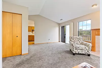 402 Gloria Lane, Oswego, IL 60543 - Photo 5