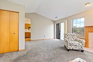 402 Gloria Ln, Oswego, IL 60543 - Photo 5