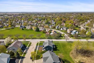 402 Gloria Ln, Oswego, IL 60543 - Photo 35
