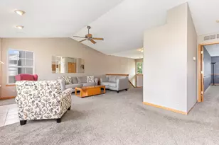 402 Gloria Ln, Oswego, IL 60543 - Photo 7