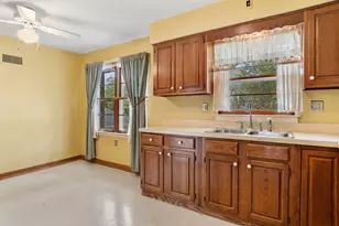 215 N Mill St, Naperville, IL 60540 - Photo 13