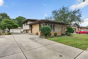 9915 S Kenton Ave, Oak Lawn, IL 60453 - Photo 1