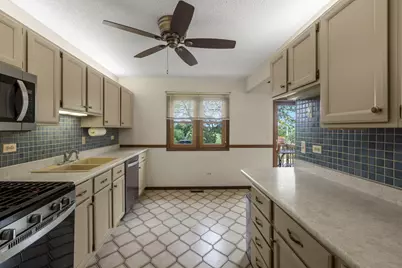 1965 Crescent Lane, Hoffman Estates, IL 60169 - Photo 9