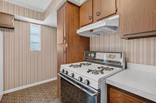 6150 S Kensington Ave, Countryside, IL 60525 - Photo 7