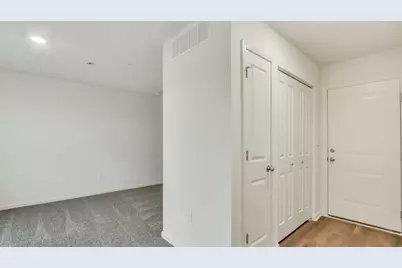 2053 Sequoia Avenue, Mundelein, IL 60060 - Photo 13