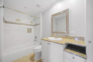 512 N Fox Trl, Round Lake, IL 60073 - Photo 5
