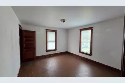1002 Oak Avenue S, Freeport, IL 61032 - Photo 9