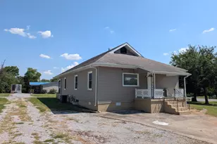 1417 S Ledford St, Harrisburg, IL 62946 - Photo 3