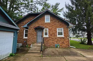 1303 S Oak Ave, Freeport, IL 61032 - Photo 3