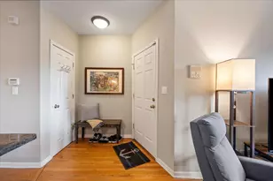 2458 W Grace St, Chicago, IL 60618 - Photo 3