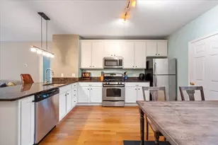 2458 W Grace St, Chicago, IL 60618 - Photo 7