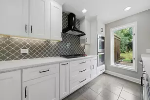 10S381 Jamie Ln, Willowbrook, IL 60527 - Photo 17