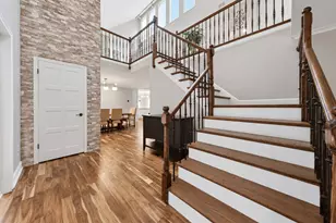 10S381 Jamie Ln, Willowbrook, IL 60527 - Photo 3