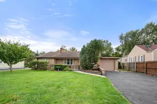 2407 Melrose Ave, Waukegan, IL 60085 - Photo 3
