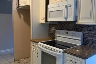 860 E Old Willow Rd, Prospect Heights, IL 60070 - Photo 9