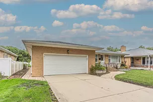 5018 Dobson St, Skokie, IL 60077 - Photo 25