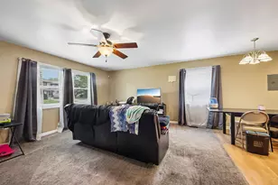 921 N Jackson St, Waukegan, IL 60085 - Photo 3